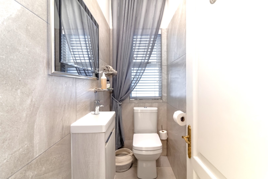 4 Bedroom Property for Sale in Boschenmeer Golf Country Estate Western Cape